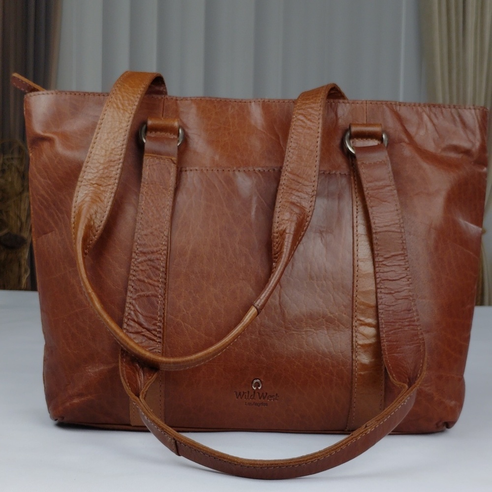 Wild West Los Angeles Women's Distressed Leather Travel Bag .